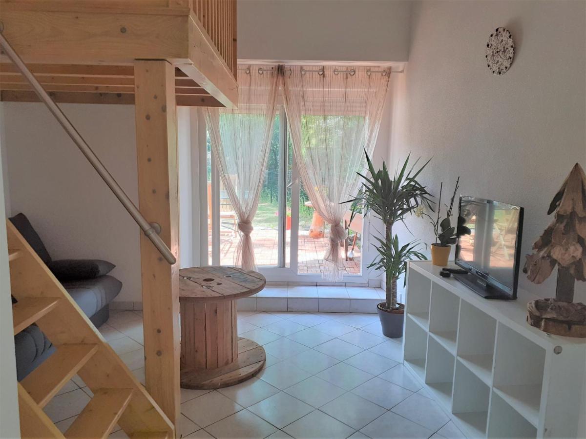 Appartement Rez De Chaussee Avec Terrasse Et Jardin Tence Exteriér fotografie