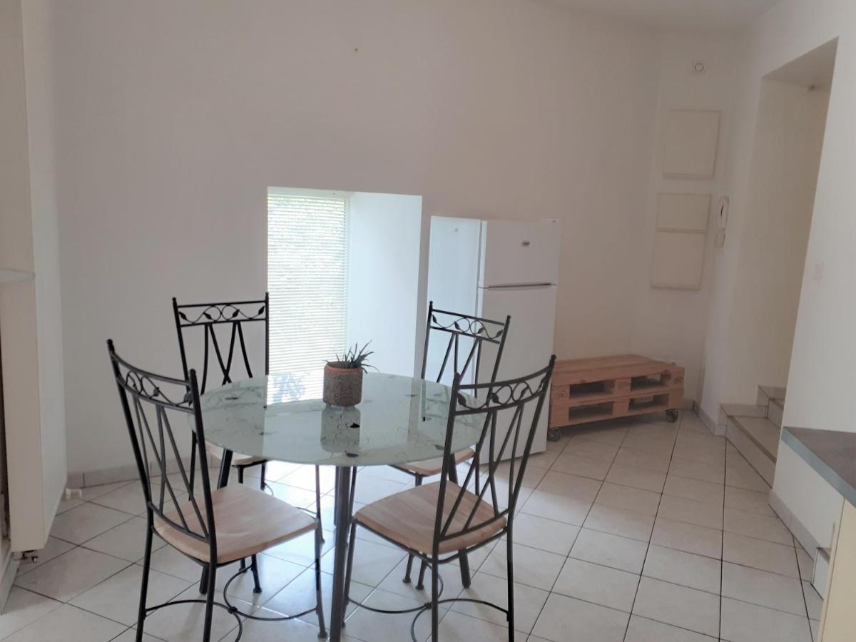 Appartement Rez De Chaussee Avec Terrasse Et Jardin Tence Exteriér fotografie