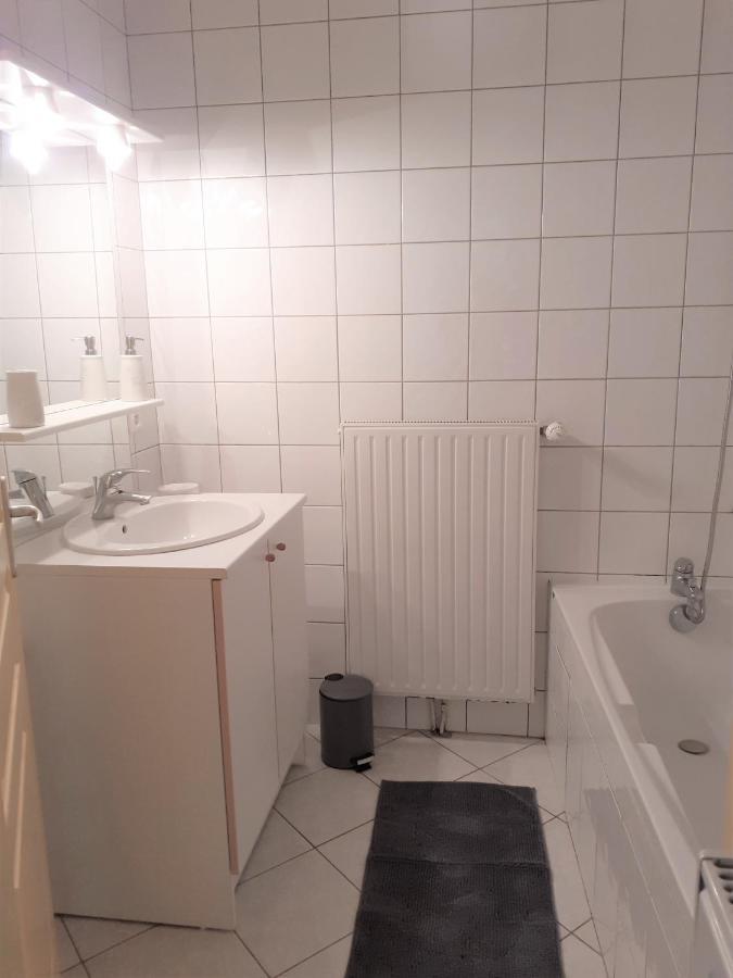 Appartement Rez De Chaussee Avec Terrasse Et Jardin Tence Exteriér fotografie