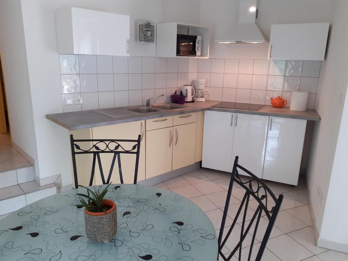 Appartement Rez De Chaussee Avec Terrasse Et Jardin Tence Exteriér fotografie