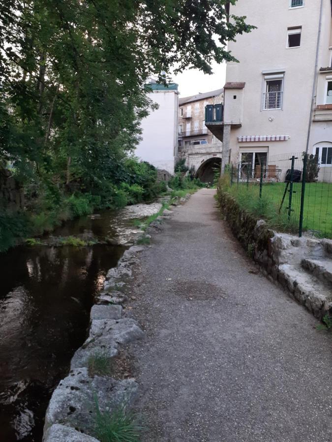 Appartement Rez De Chaussee Avec Terrasse Et Jardin Tence Exteriér fotografie